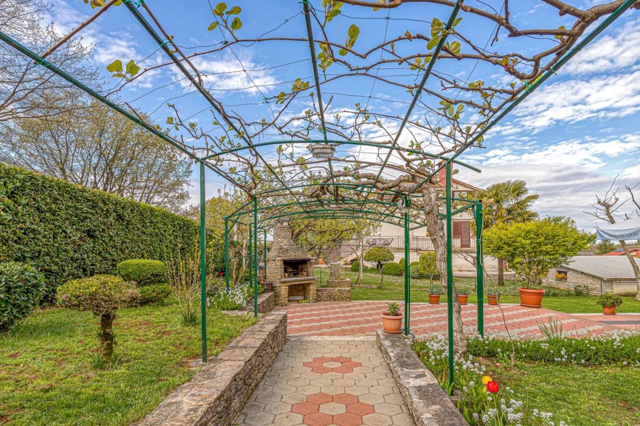Apartment Flores Stari Pazin Zewnętrze zdjęcie
